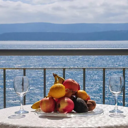 Apartamento Romantic Getaway Near Omis Stanici